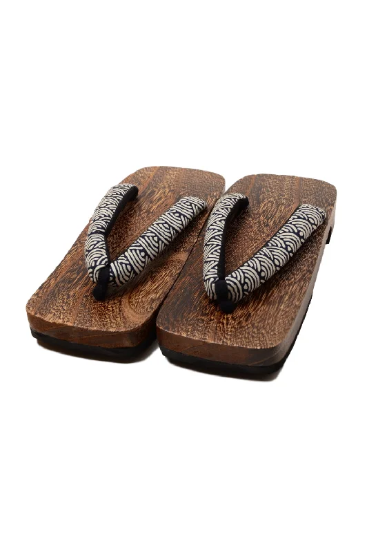 Men's sandals in a neutral color like black or brownMen Geta : Large / L-13