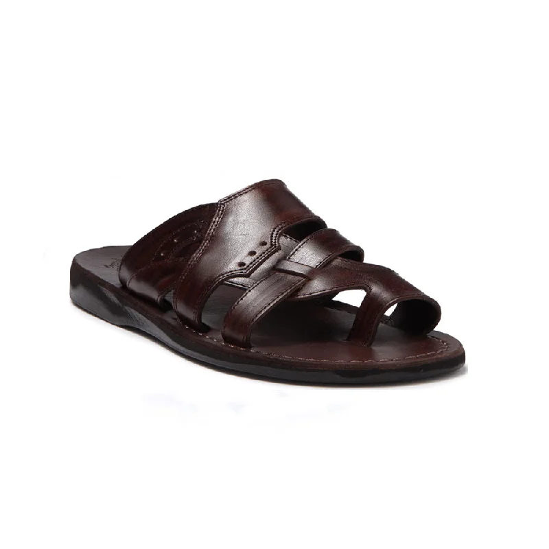 Men's sandals with a flexible sole for easy movementAron - Leather Lightweight Sandal | Brown