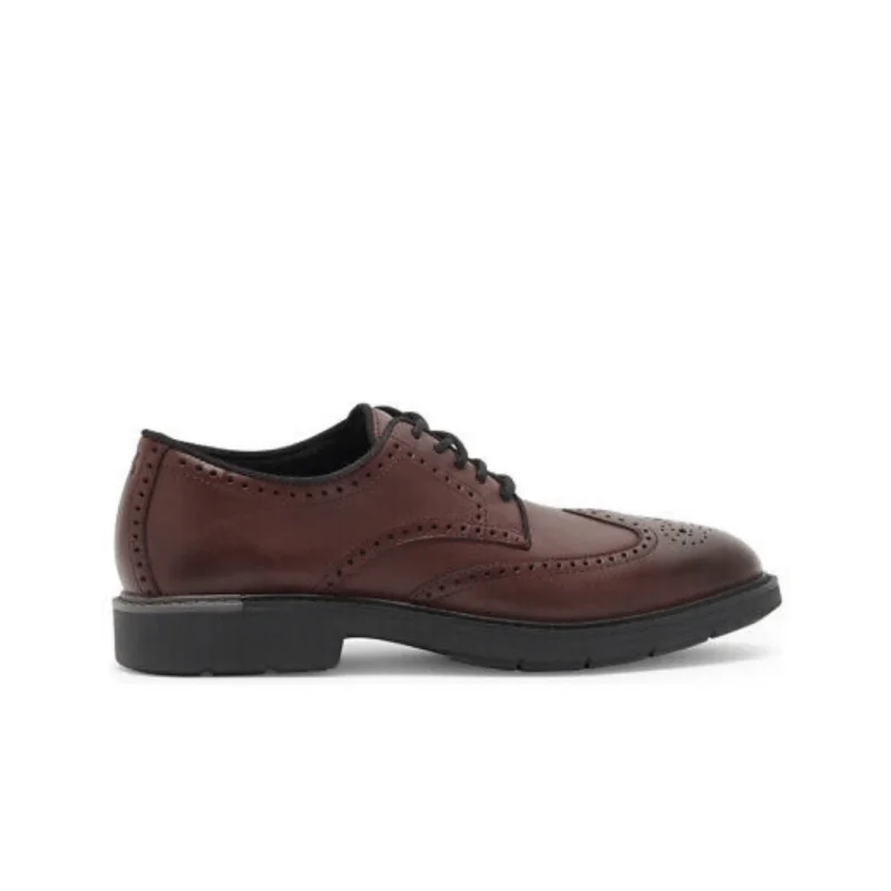 Men's Oxfords with a padded collar for a comfortable fitCole Haan Men's Go To Wingtip C34122 - Pinot