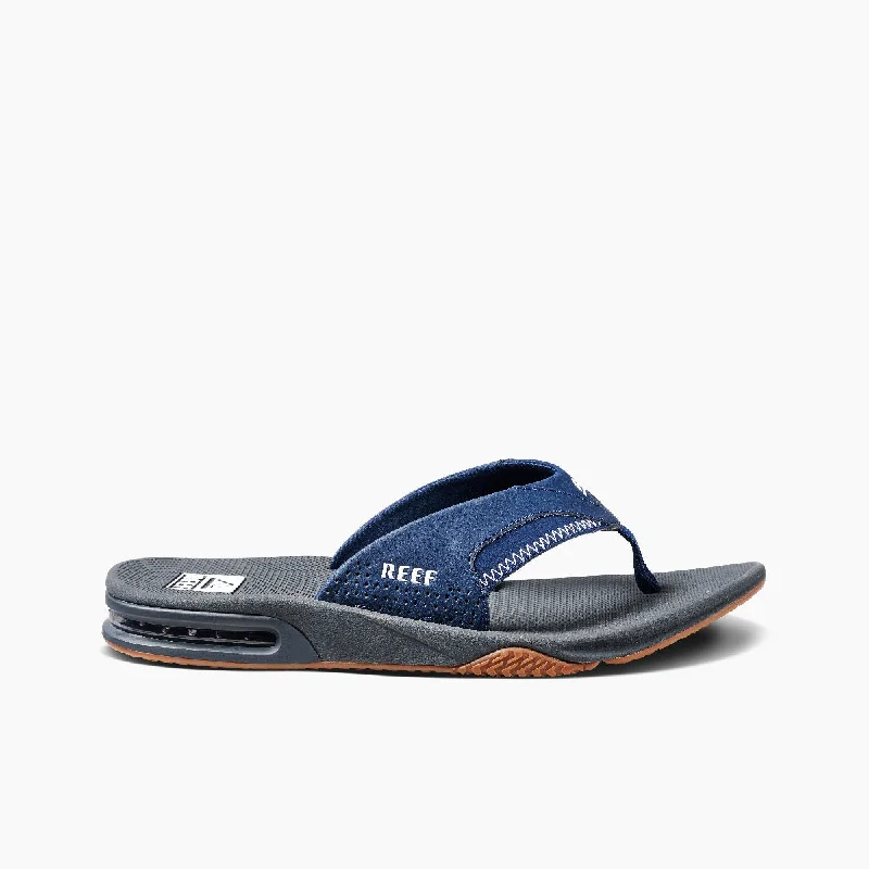 Men's sandals with a flexible sole for easy movementFanning