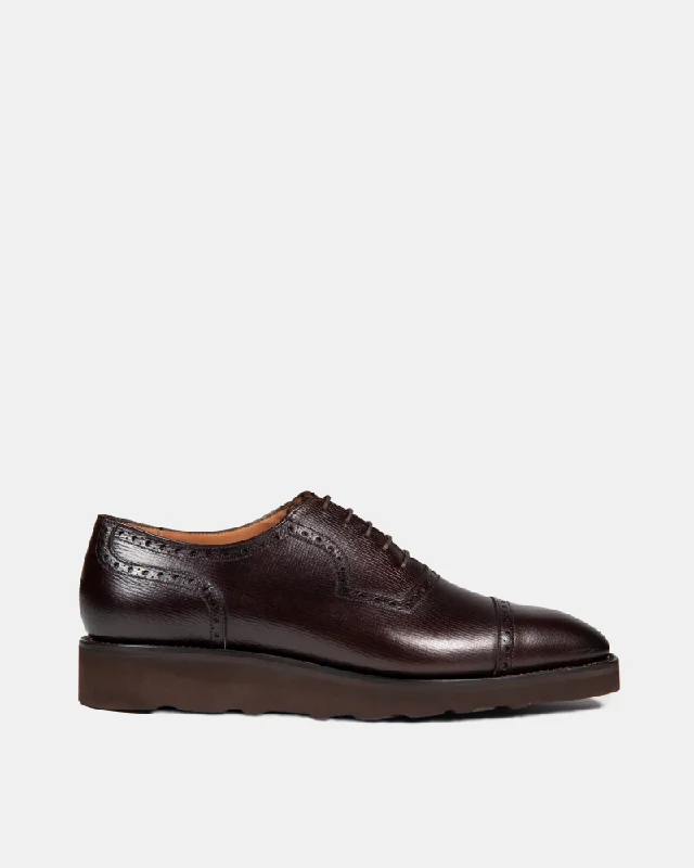 Men's Oxfords with a cap - toe design and a rubber heelBrown Brogue Lightweight Dress Shoe