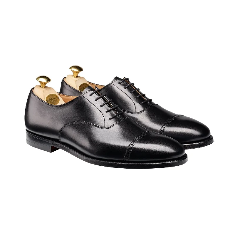 Men's Oxford shoes with a smooth leather upper and a leather soleArden Black Calf