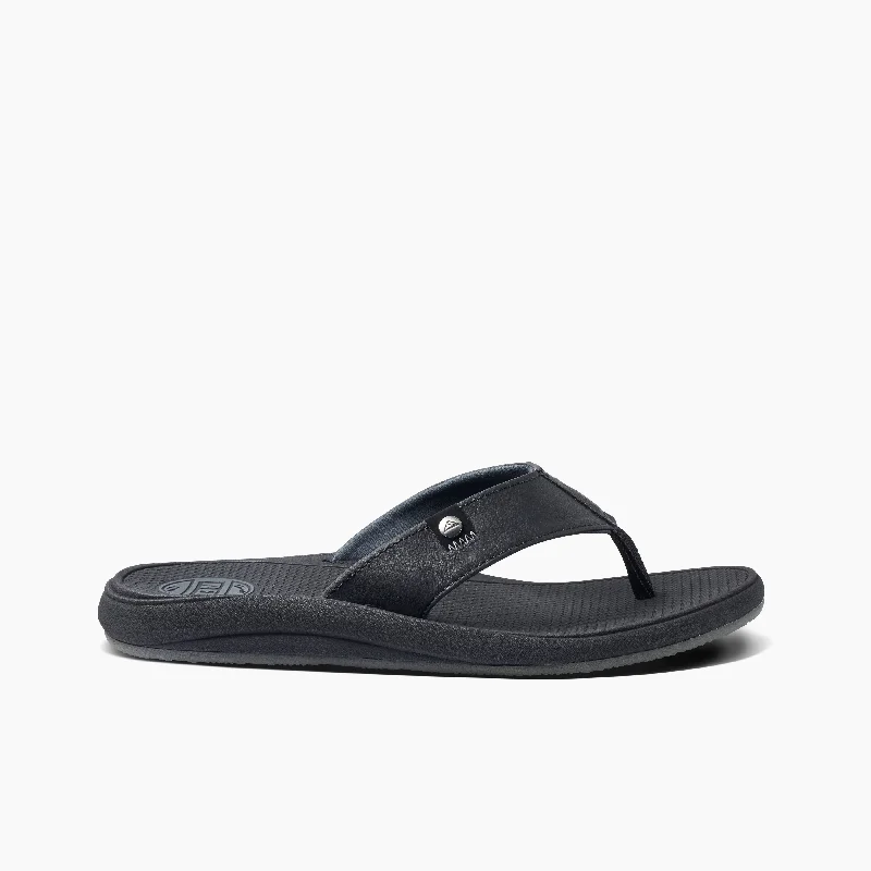 Men's sandals in a neutral color like black or brownPhantom Nias