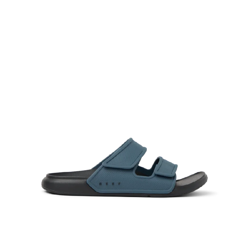 Men's sandals with a decorative buckle or charmOasis Adapt