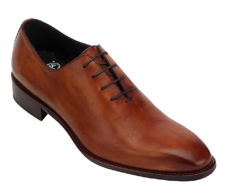 Men's Oxfords with a classic silhouette and a high - shine finishToscana 9973