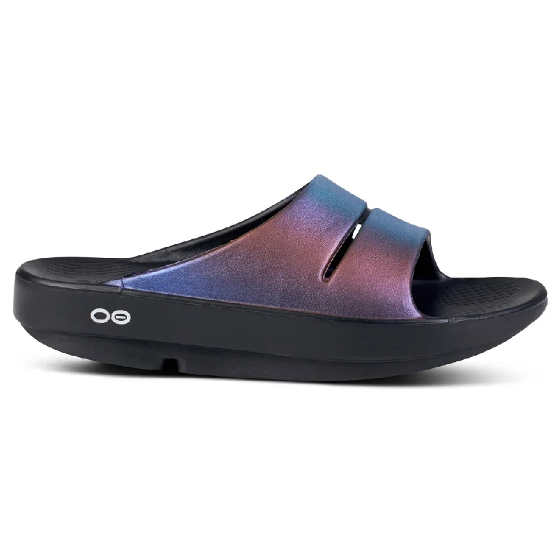 Men's sandals with a padded heelOOFOS OOahh Luxe Slide Midnight Spectre Sandal (Unisex)