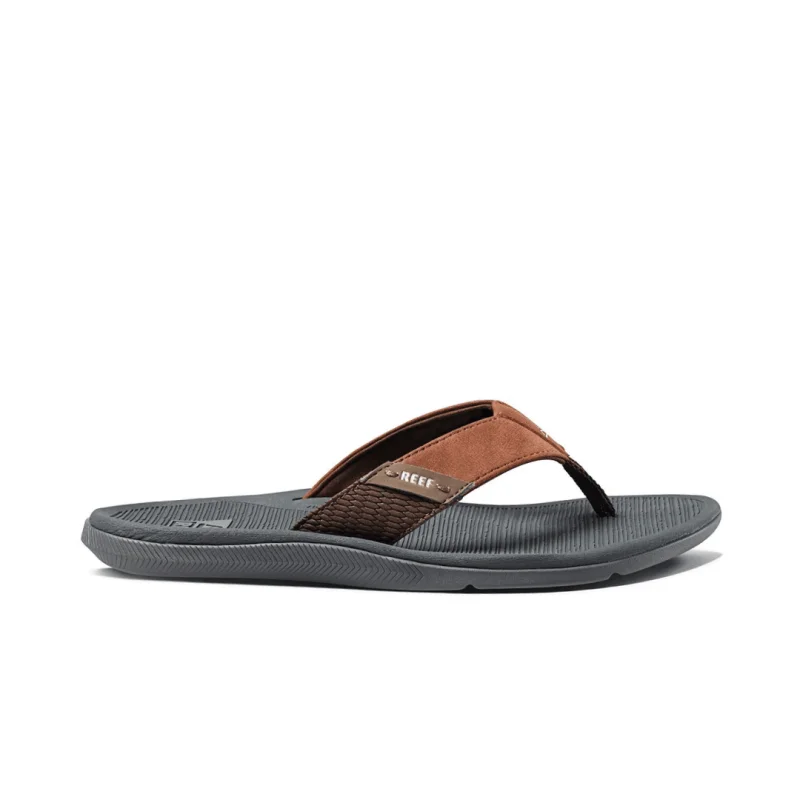 Men's sandals with a contrast stitching detailReef Men's Santa Ana - Grey/Tan