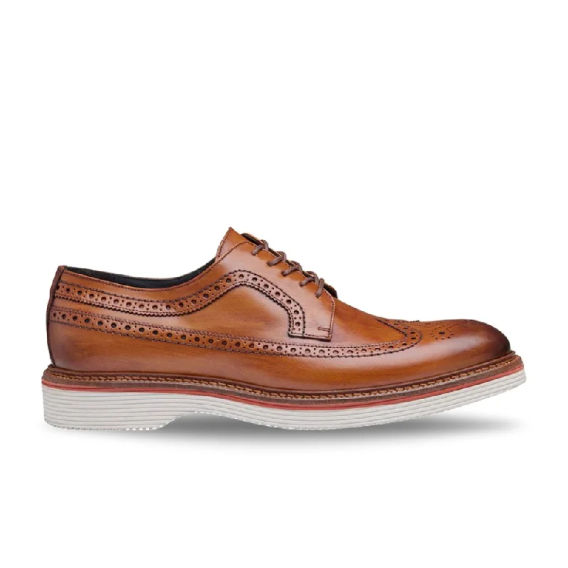 Men's Oxford shoes with a padded insole for all - day comfortJohnston & Murphy Men's Jenson Longwing - Tan