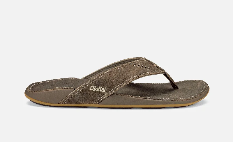 Men's sandals with a buckle closureOlukai Nui