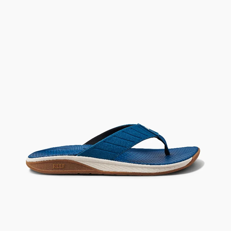 Men's sandals with a toe post designThe Deckhand