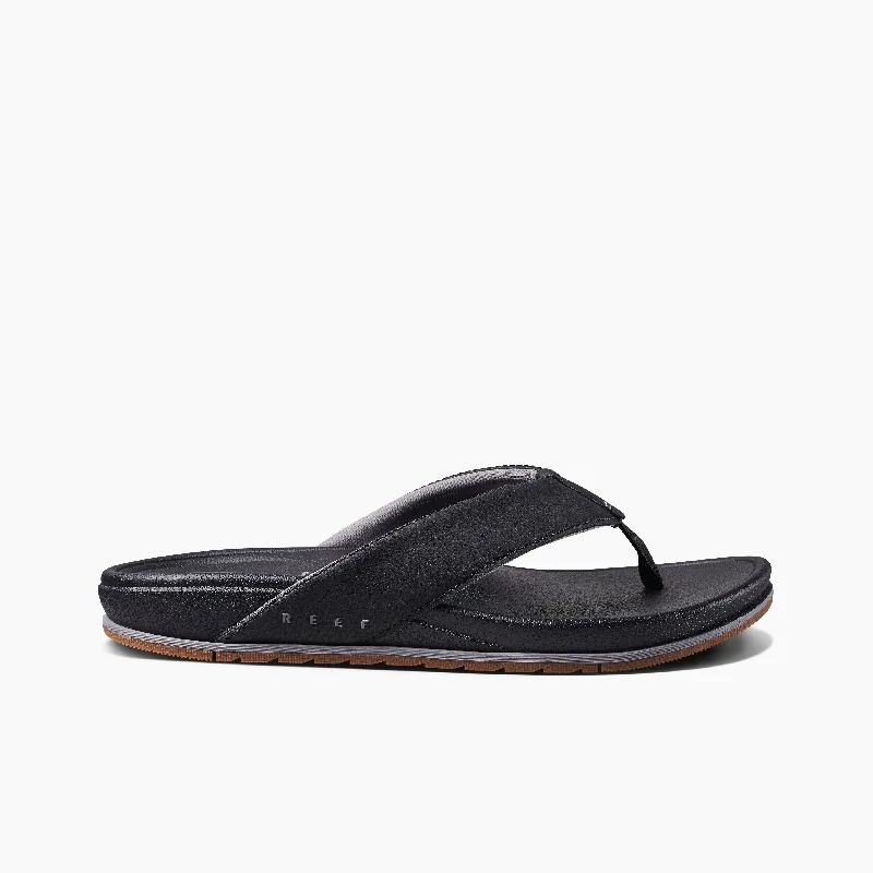 Men's sandals with a decorative buckle or charmCushion Bonzer