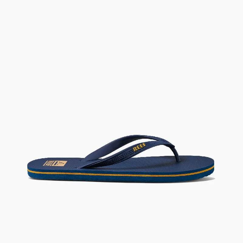 Men's sandals with a buckle closureReef Seaside