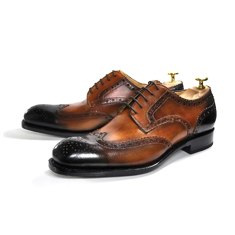 Men's Oxfords with a lace - up closure and a narrow fitUgo Vasare H & H Wingtip Brogue