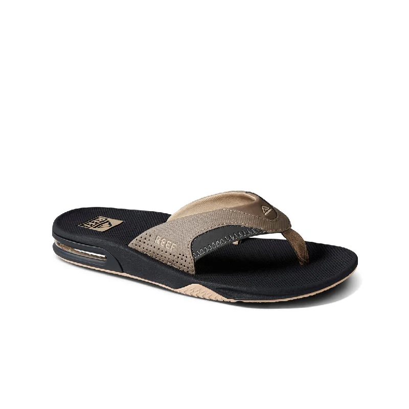 Men's sandals with a decorative buckle or charmMens Fanning - Fossil / Raven