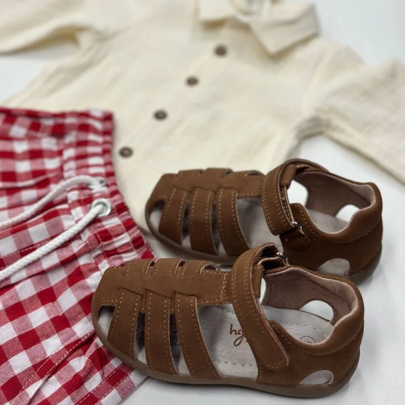 Men's sandals with a decorative buckle or charmGrosby Kids Silas Sandal