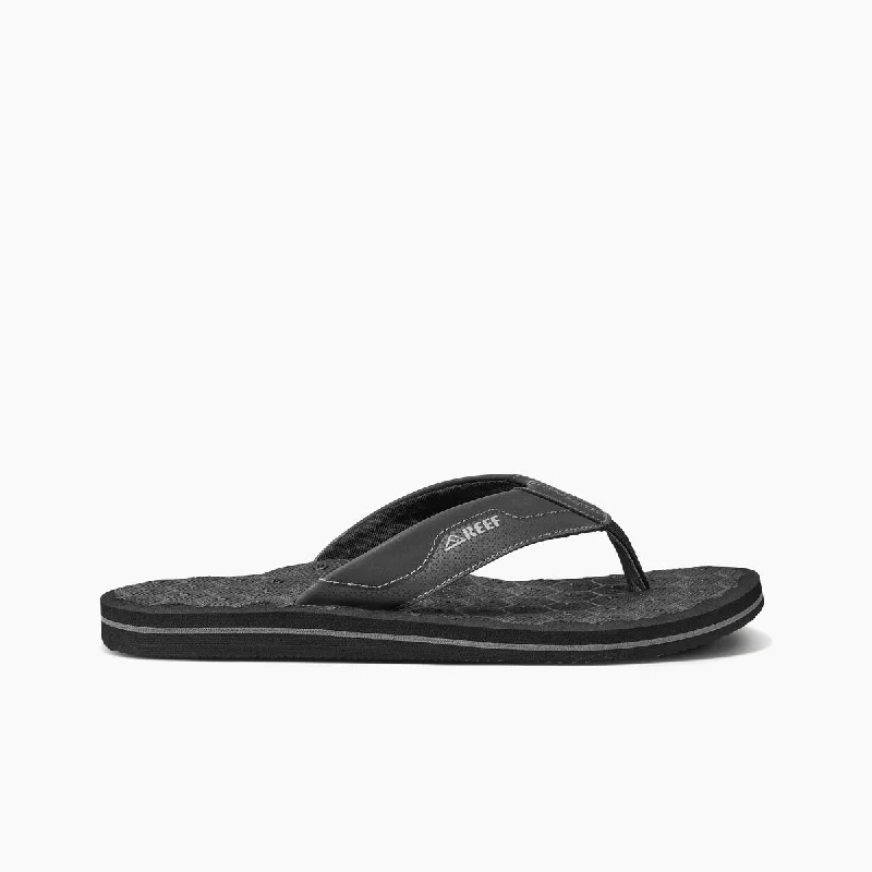 Men's sandals in a neutral color like black or brownThe Ripper