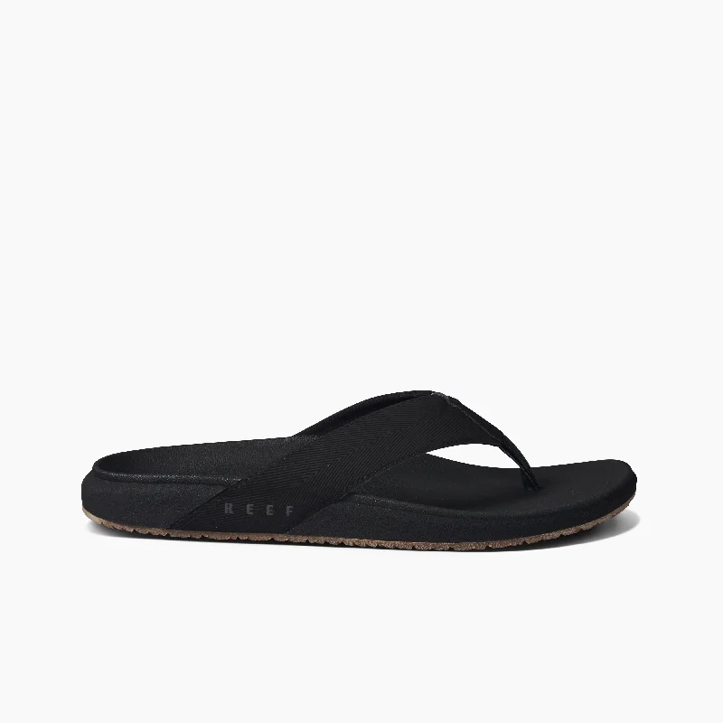 Men's sandals with a buckle closureThe Raglan