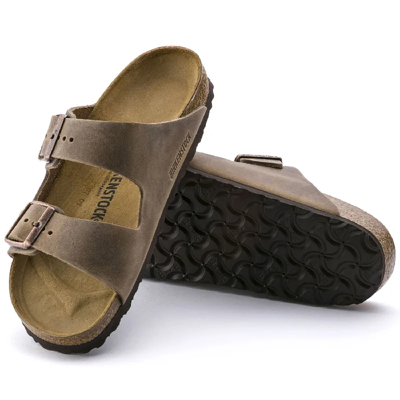 Men's sandals with a rubber sole for tractionBirkenstock - Arizona Tobacco Oiled Leather 0352201