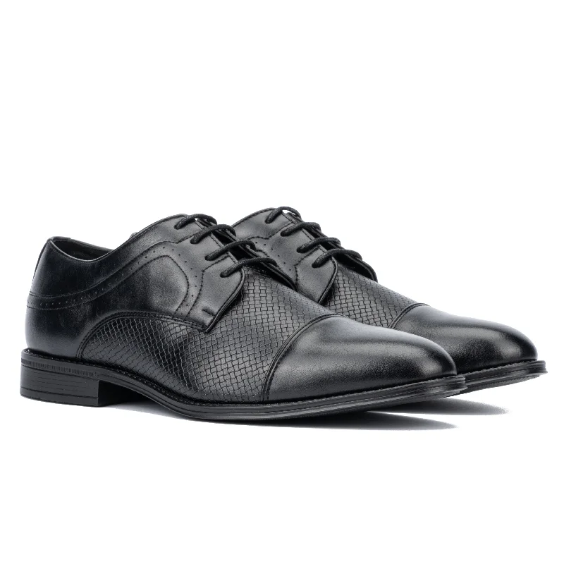 Men's Oxford shoes with a polished leather finishMen's Deven Dress Oxford