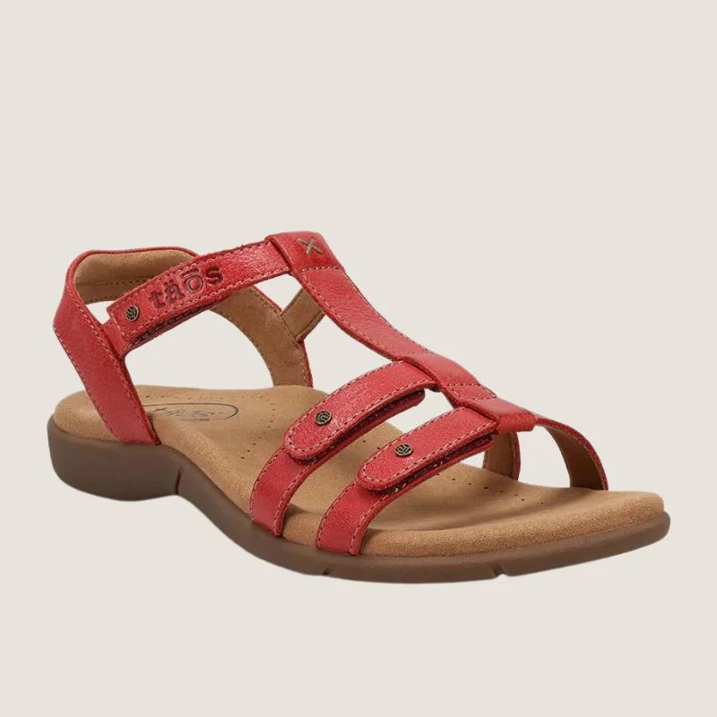 Men's sandals with a decorative buckle or charmTaos Trophy 2 Sandal