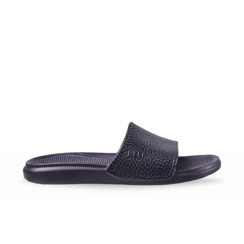 Men's sandals with a removable insole for cleaningReef Men's Oasis Slide - Mason Purple Coral