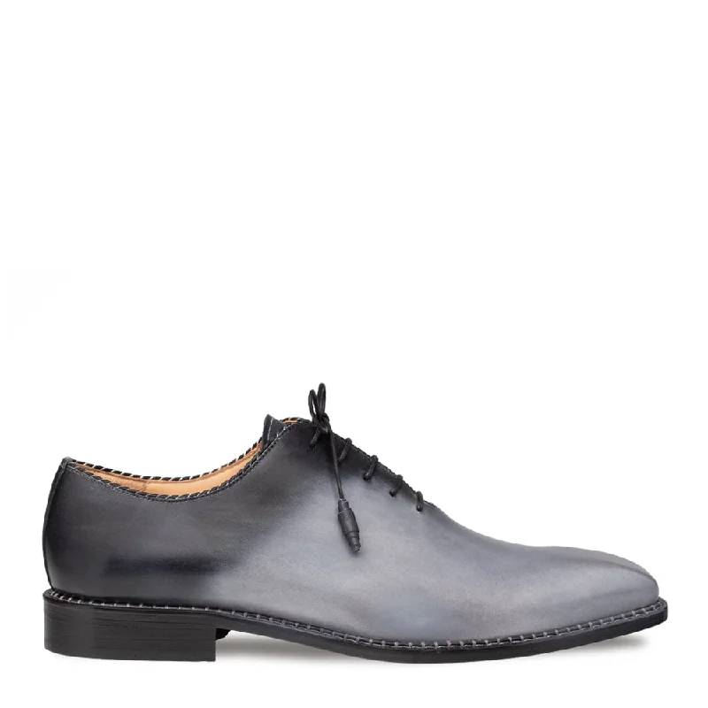 Men's Oxford shoes with a wingtip design and leather soleBarbaro Two-Tone Oxford