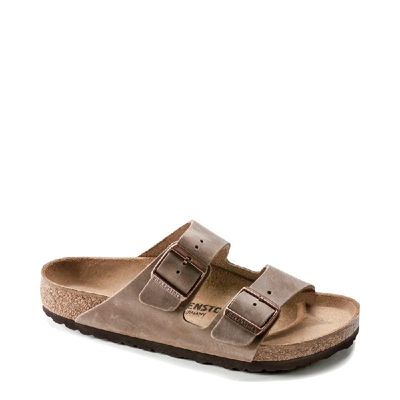 Men's sandals with a contrast stitching detailBirkenstock Arizona Oiled Leather Soft Footbed Sandal in Tobacco Brown