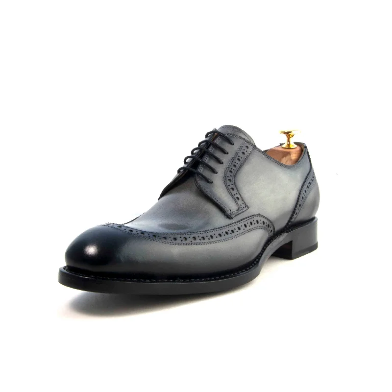 Men's Oxfords with a lace - up closure and a narrow fitUgo Vasare Colin