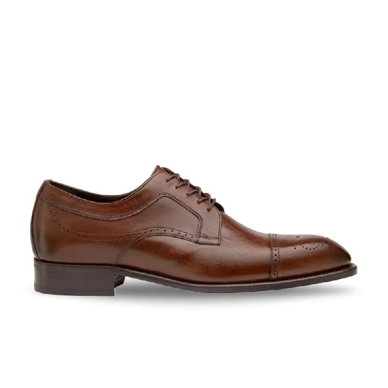 Men's Oxford shoes with a wingtip design and leather soleJohnston & Murphy Men's Ellsworth Cap Toe - Brown