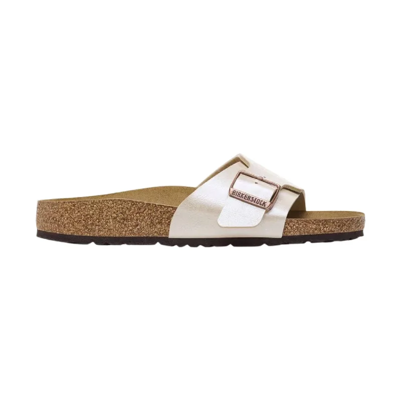 Men's sandals with a decorative buckle or charmBirkenstock Catalina Sandal - Pearl