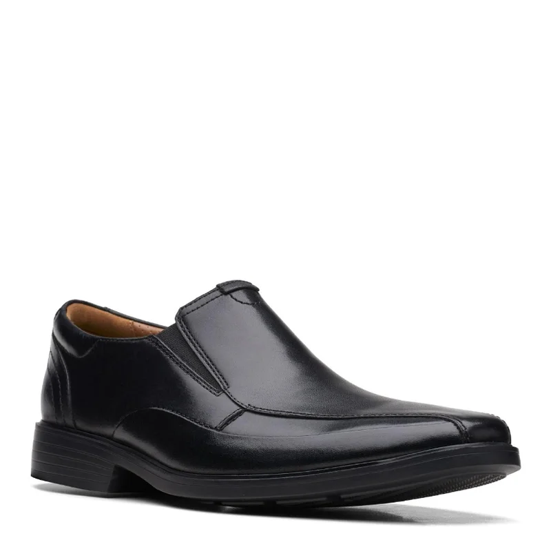 Brogue - perforated men's Oxfords for a traditional lookClarks - Mens Clarkslite Ave Shoes