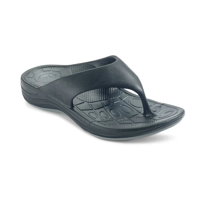 Men's sandals with a contrast stitching detailAetrex Men's Maui Orthotic Flips