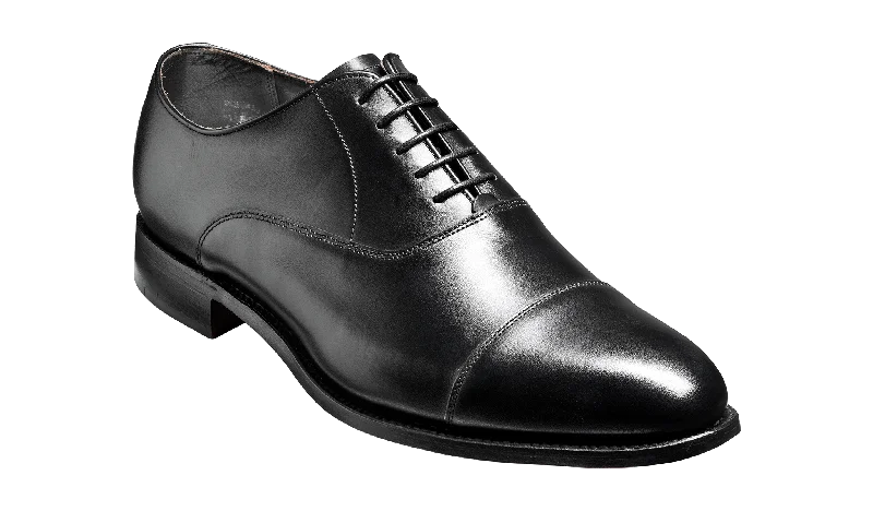 Brogue - perforated men's Oxfords for a traditional lookDuxford - Black Calf